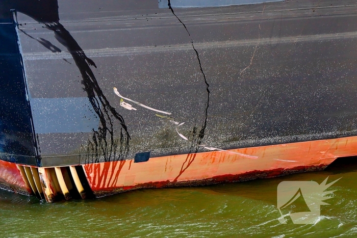 Hulpdiensten zoeken vermiste opvarenden