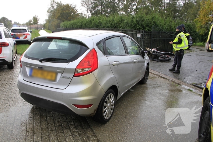 Crossmotor geschept door auto tijdens ongeval