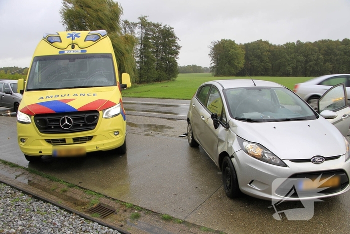 Crossmotor geschept door auto tijdens ongeval