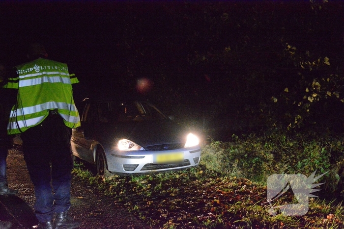 Auto beschadigd na botsing met koe