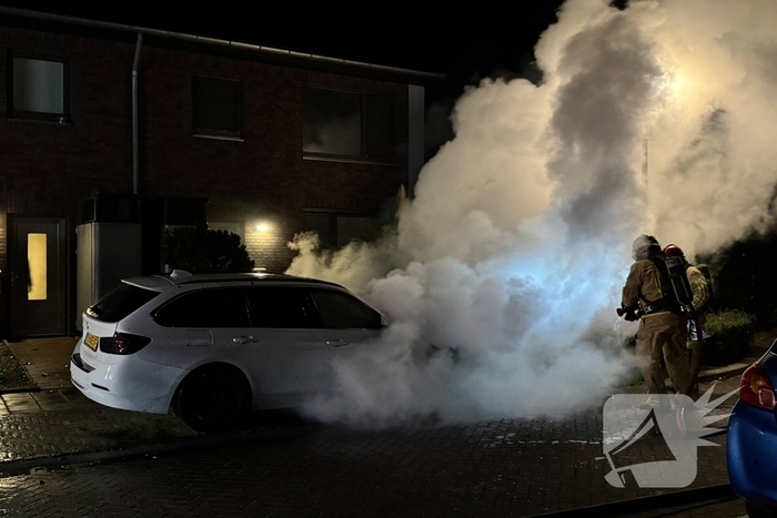 Autobrand zorgt voor schade en onderzoek
