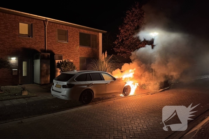 Autobrand zorgt voor schade en onderzoek