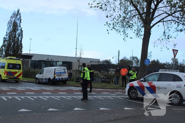 Fietser aangereden door bestelbus