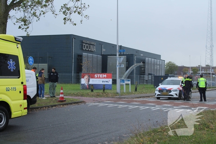 Fietser aangereden door bestelbus