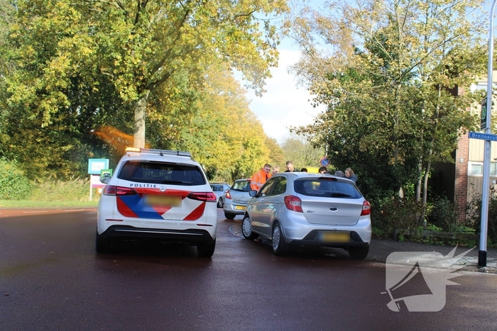 Twee voertuigen raken elkaar bij splitsing