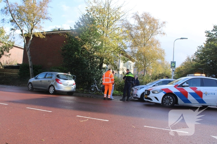 Twee voertuigen raken elkaar bij splitsing