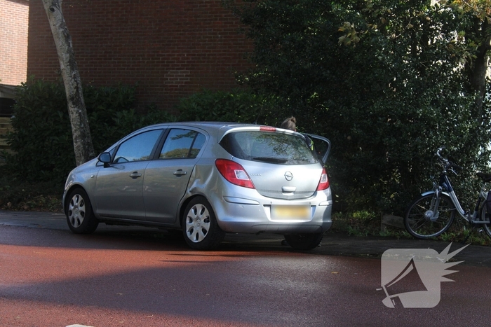 Twee voertuigen raken elkaar bij splitsing