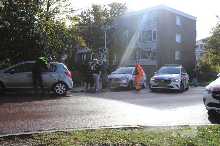 Twee voertuigen raken elkaar bij splitsing