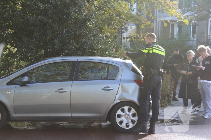 Twee voertuigen raken elkaar bij splitsing