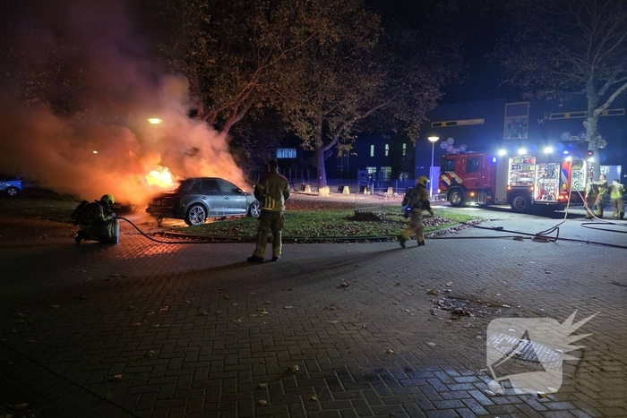 Auto brand volledig uitgebrand