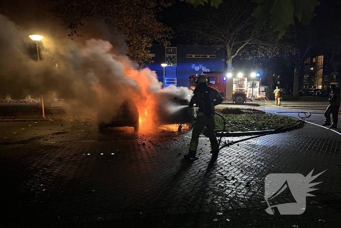 Auto brand volledig uitgebrand