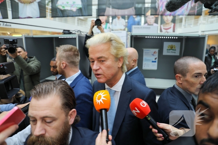 Grote belangstelling voor Wilders bij stembus