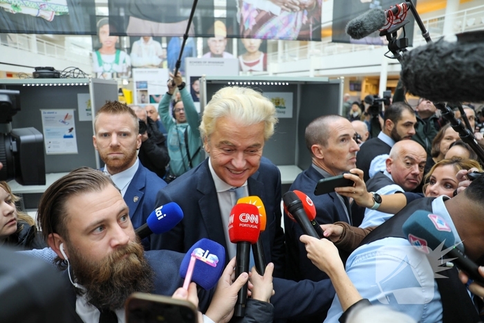 Grote belangstelling voor Wilders bij stembus
