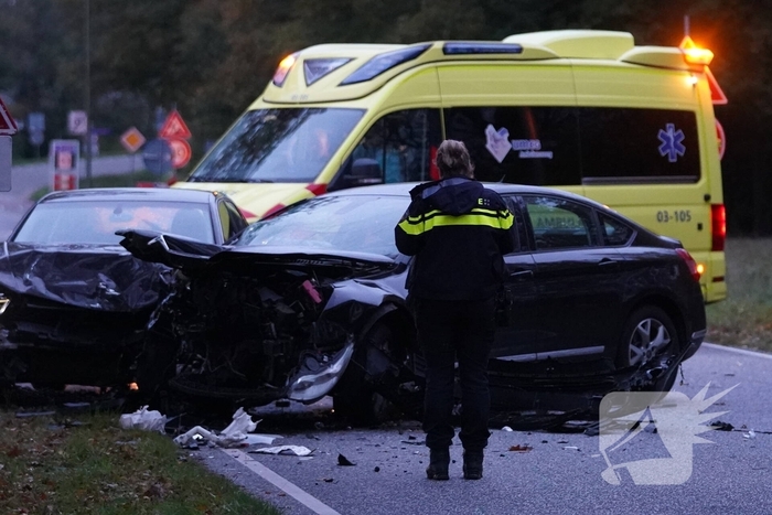 Twee gewonden bij auto-ongeval