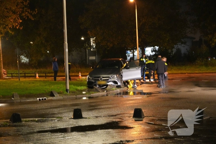 Automobilist verliest macht over het stuur en belandt op varkensrug