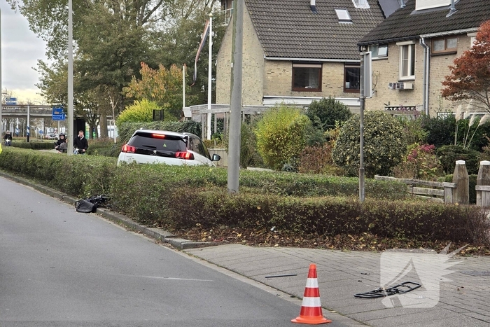 Auto belandt in bosschages