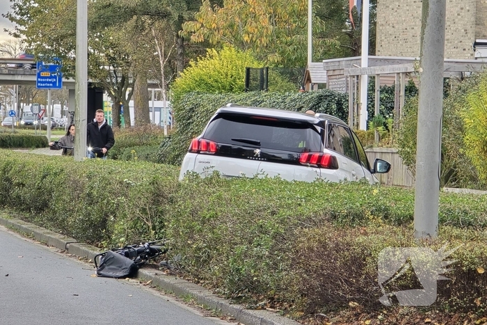 Auto belandt in bosschages