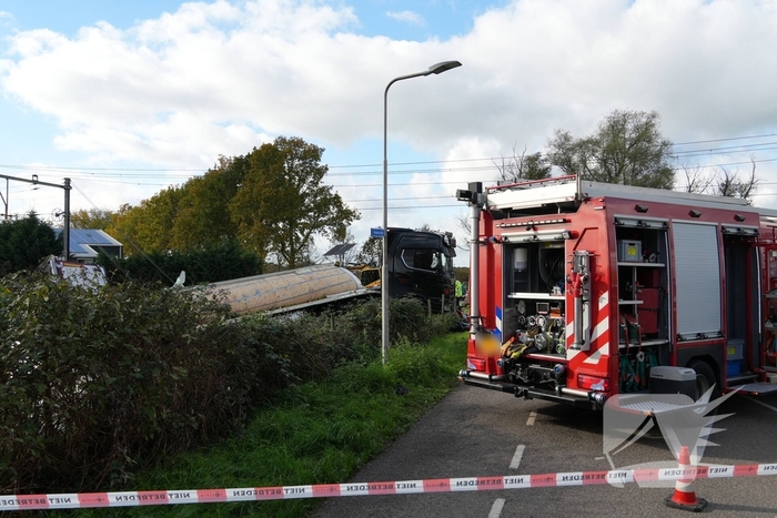 Trein botst op vrachtwagen