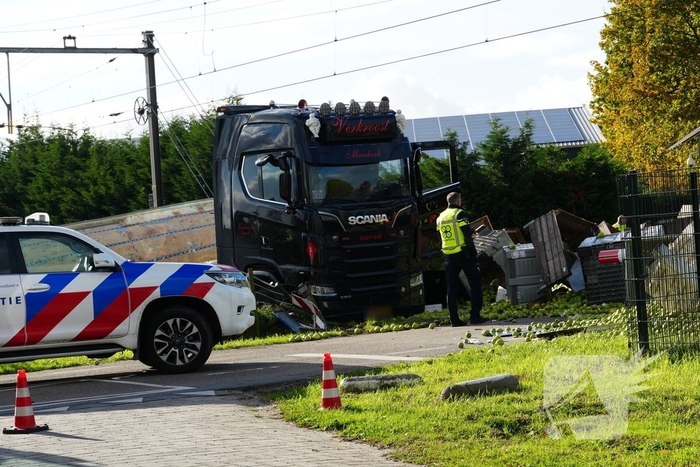 Trein botst op vrachtwagen