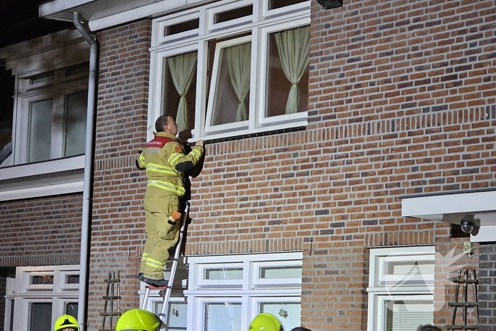 Woningbrand door vergeten pannetje, bewoner nagekeken door het ambulancepersoneel