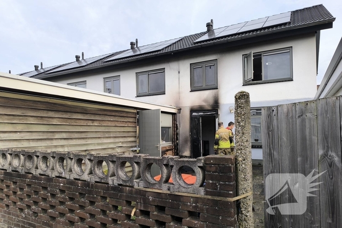 Brand in schuur snel onder controle