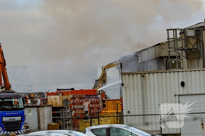 Brand in opslagloods van afvalverwerker