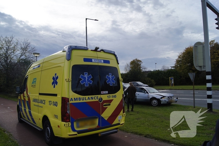 Postbezorger in aanrijding met personenwagen in Ridderkerk