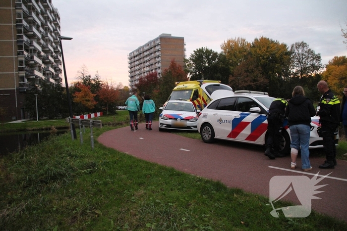 Fiets en scooter botsen op elkaar