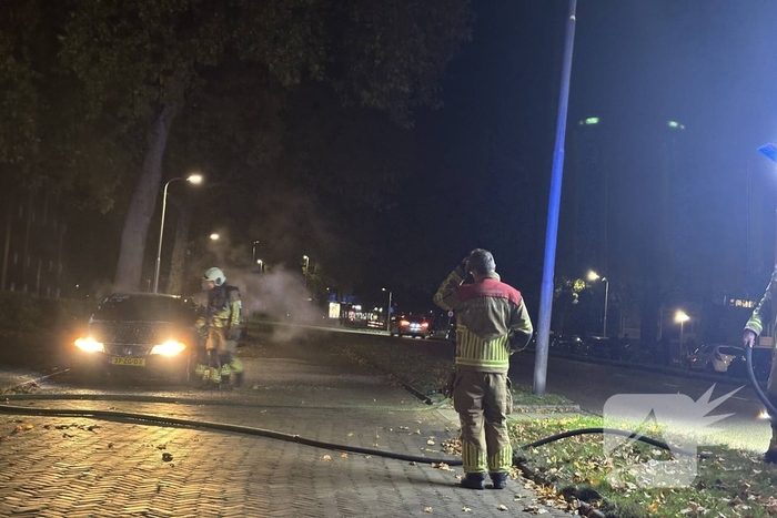 Rookontwikkeling uit geparkeerde auto