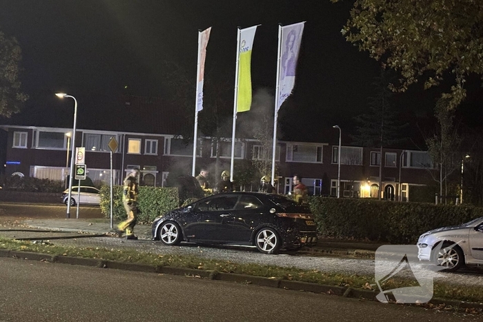 Rookontwikkeling uit geparkeerde auto