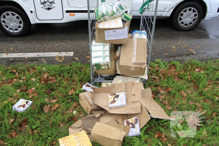Vrachtwagen verliest diiepvrieshandel tijdens het rijden
