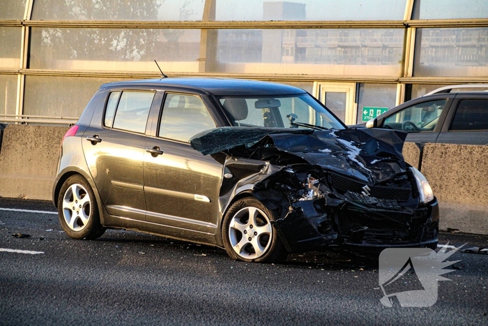 Twee auto's total loss na aanrijding