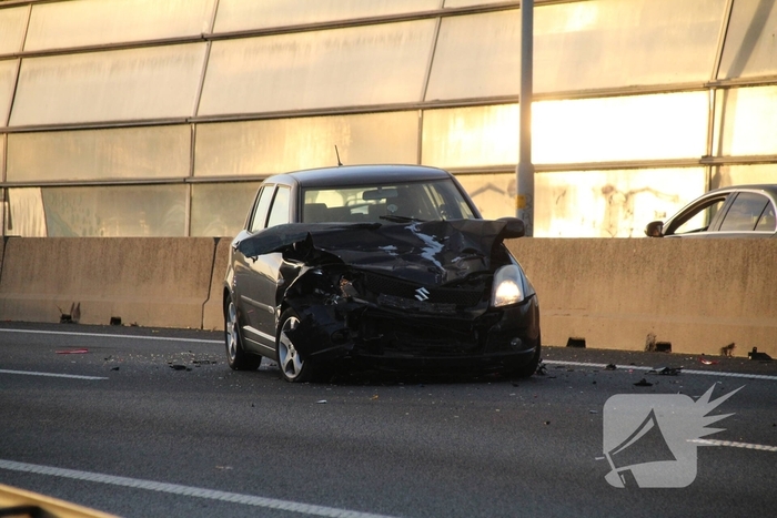 Twee auto's total loss na aanrijding