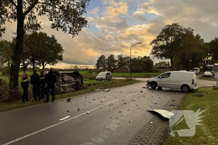 Botsing tussen twee bestelwagens
