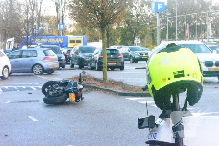 Motorrijder gewond na inhaalactie