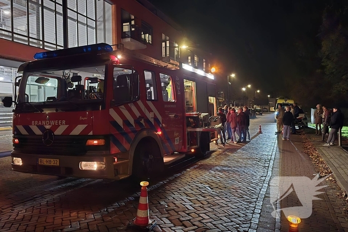 Deur ingetrapt na keukenbrand