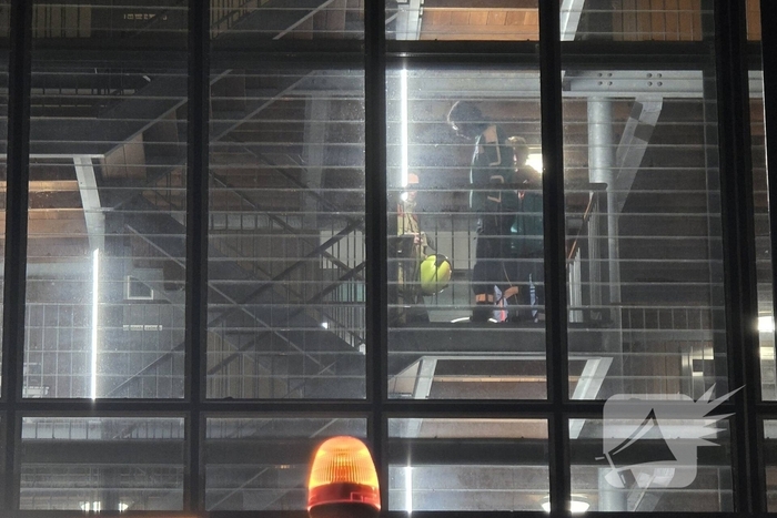 Deur ingetrapt na keukenbrand