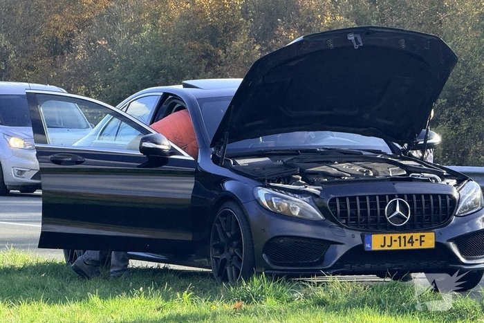 Brand in auto leidt tot afsluiting rijstrook