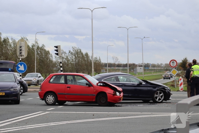 Voertuigen beschadigd bij aanrijding
