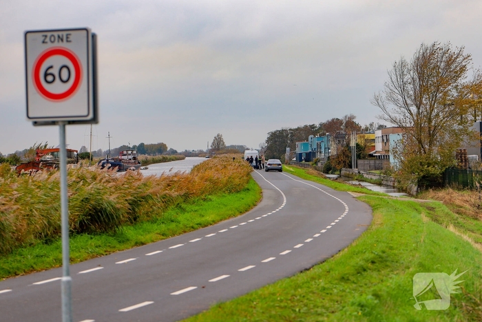 Overleden persoon in water aangetroffen, politie doet onderzoek