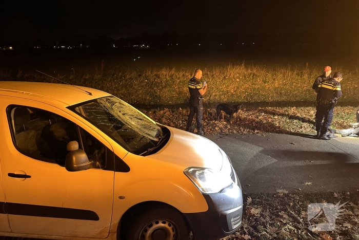 Vrouw gewond na aanrijding met bestelbusje