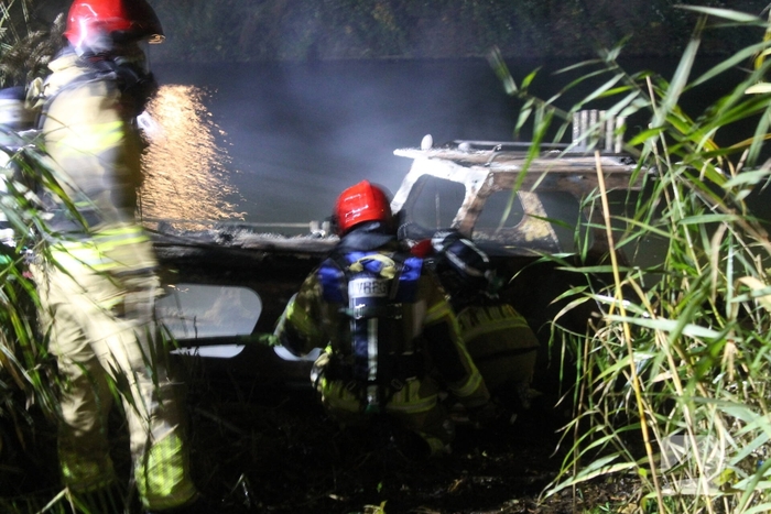 Bootje volledig verbrand tijdens brandincident