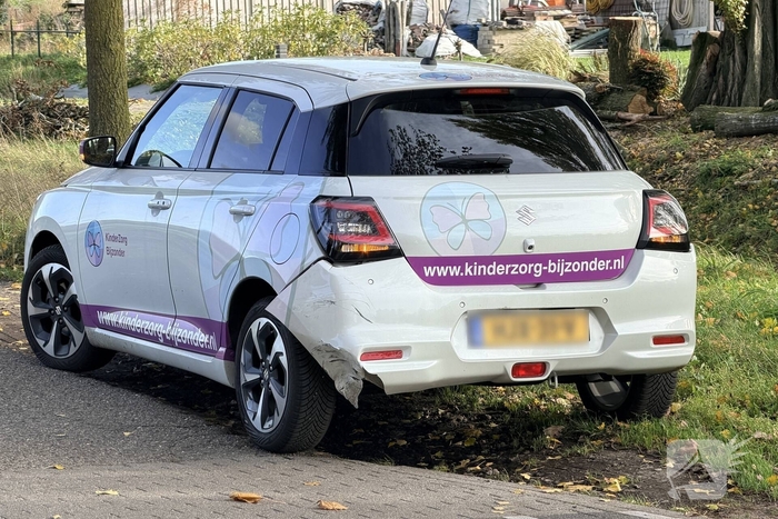 Scooter bestuurder licht gewond bij aanrijding met auto