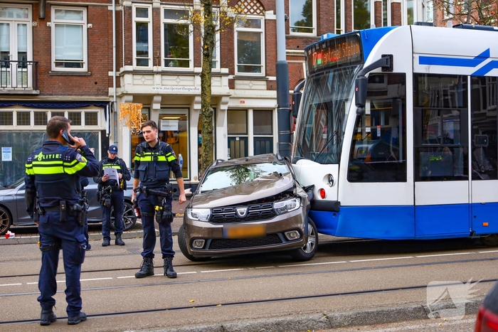 Meerdere gewonden bij aanrijding tussen auto en tram