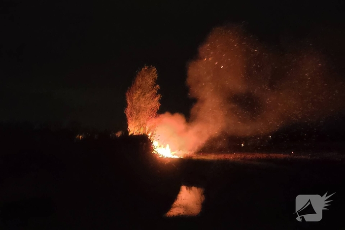 Buitenbrand legt stacaravan in de as
