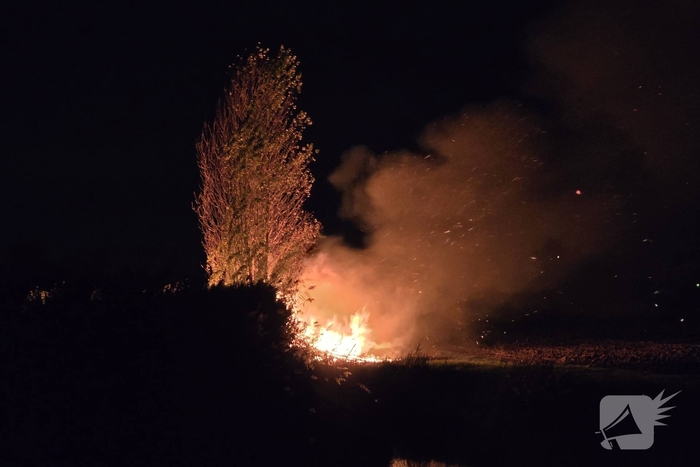 Buitenbrand legt stacaravan in de as