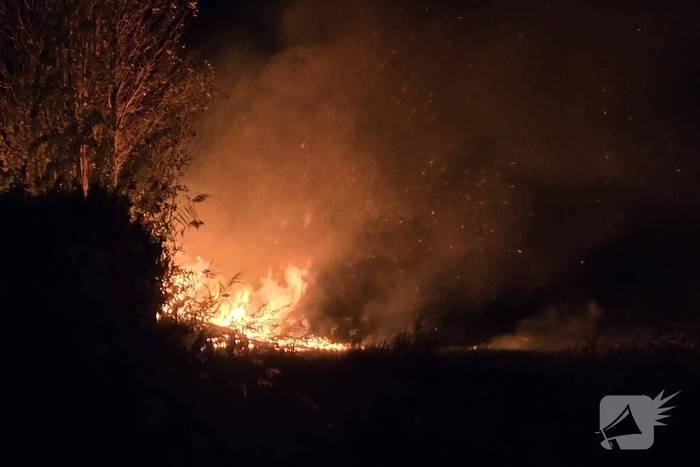 Buitenbrand legt stacaravan in de as