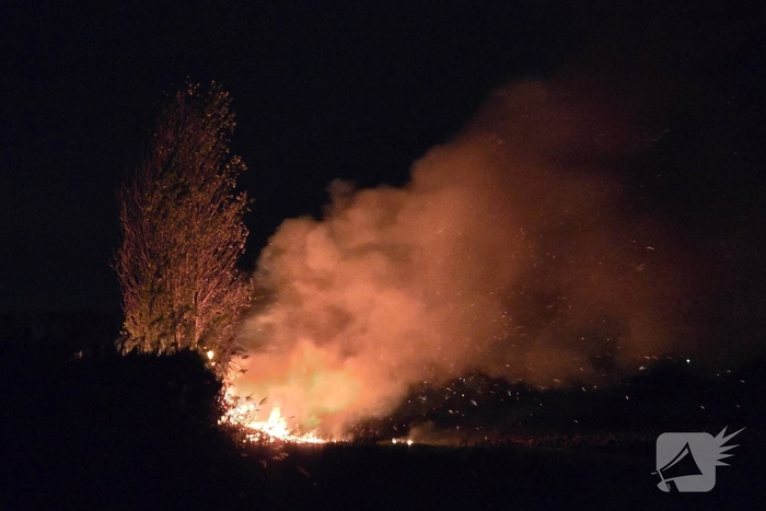 Buitenbrand legt stacaravan in de as