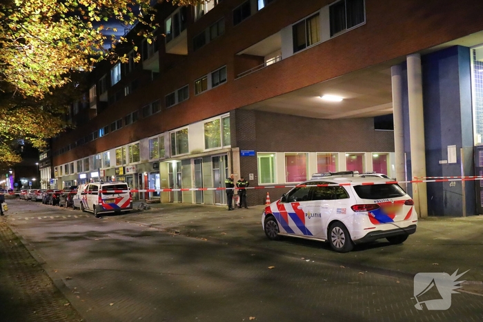 Steekpartij leidt tot gewonde en afzetting van de locatie