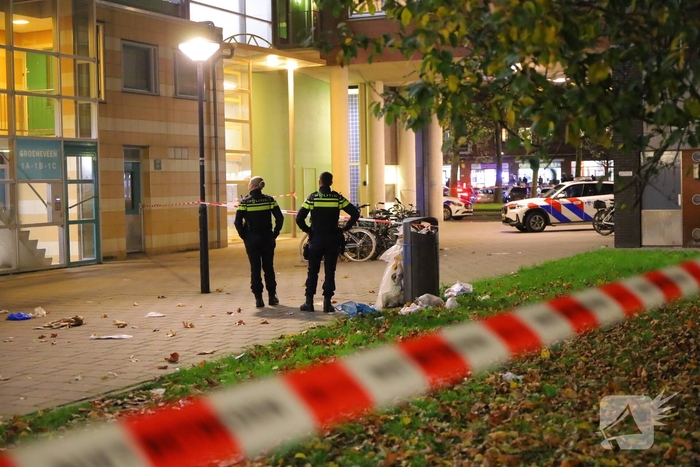 Steekpartij leidt tot gewonde en afzetting van de locatie